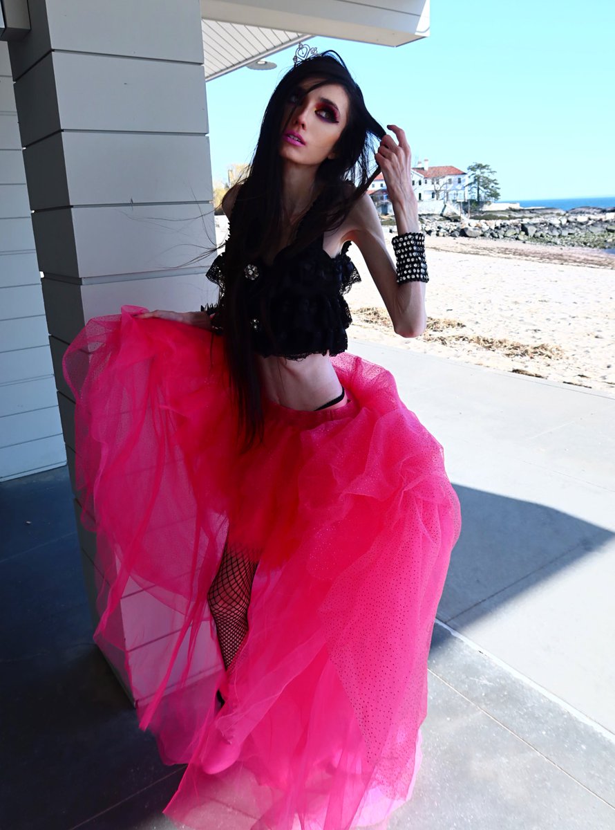 Eugenia Cooney tweet media