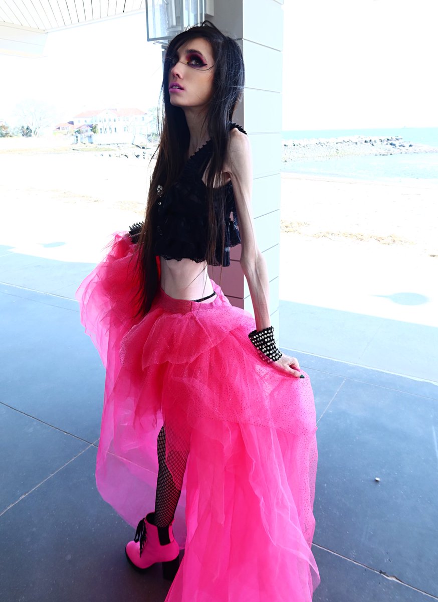 Eugenia Cooney tweet media