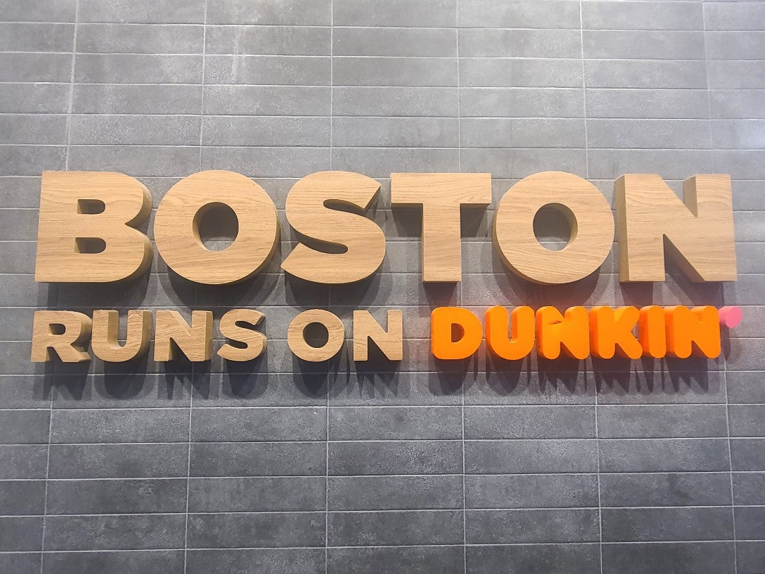 dniceboston's tweet photo. I'm at @DunkinDonuts in Boston, MA https://t.co/egLLBOK1Q7 https://t.co/ywsUeM1kec