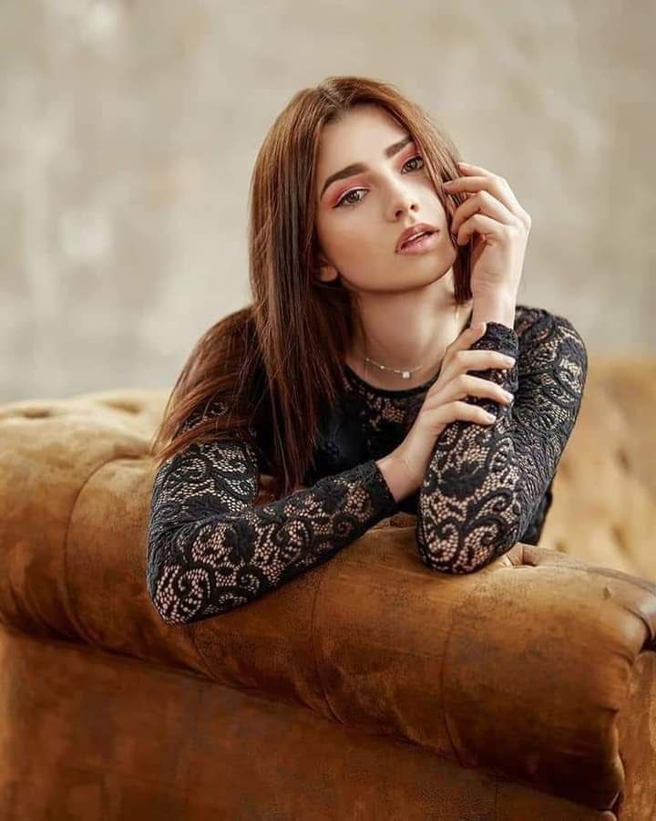 أصعب تعلق ،،
هو تعلق الروح ،،
حبك لروح شخص كفيل أن يلازمك طول حياتك ،،
لا هو مثل حب الشكل ولا هو حب التعود ،،
الذي تمل منه مع الوقت ،،
فعندما تحب روح أحد ♥️
ليس سهلا أن  تراها في شخص آخر 
لأن الروح دائما واحدة وليس لها بديل  ♥️🦋