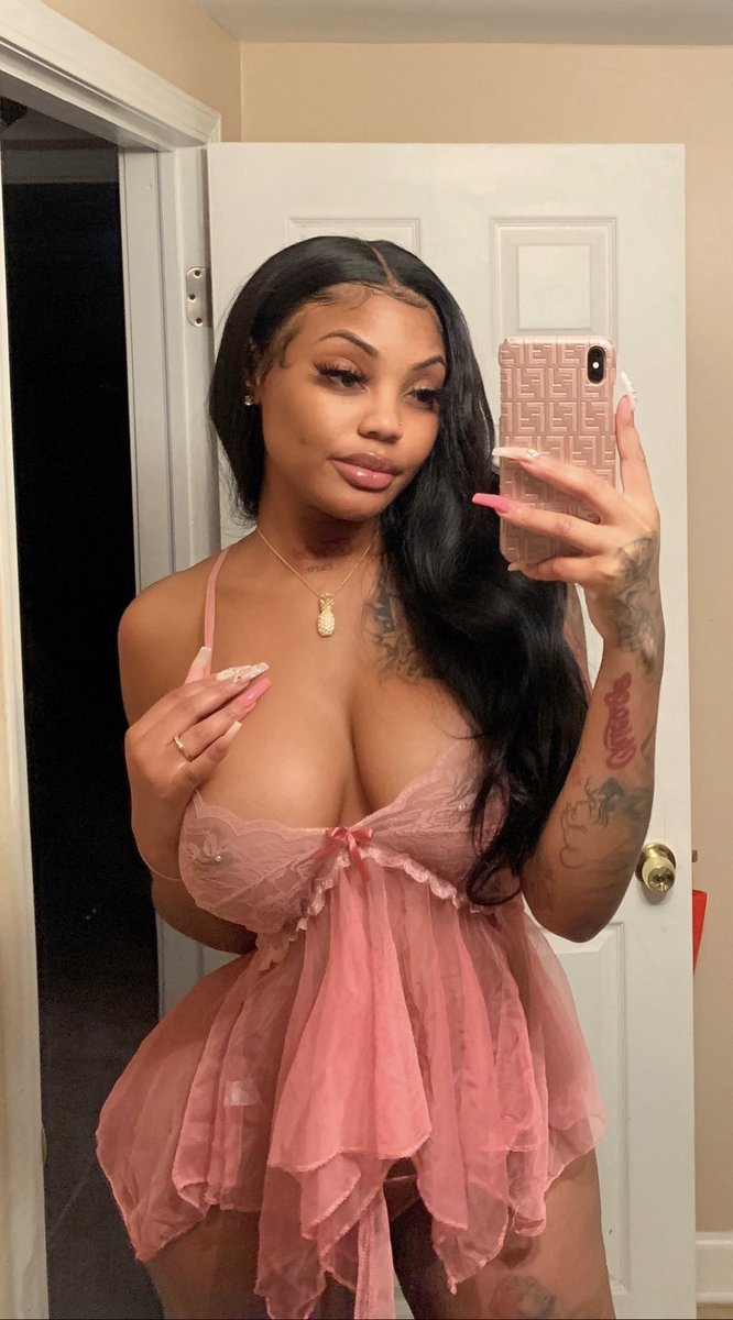 B4DASSBR4NNN's tweet photo. pretty in pink 💗 https://t.co/5FxjMP9dt2