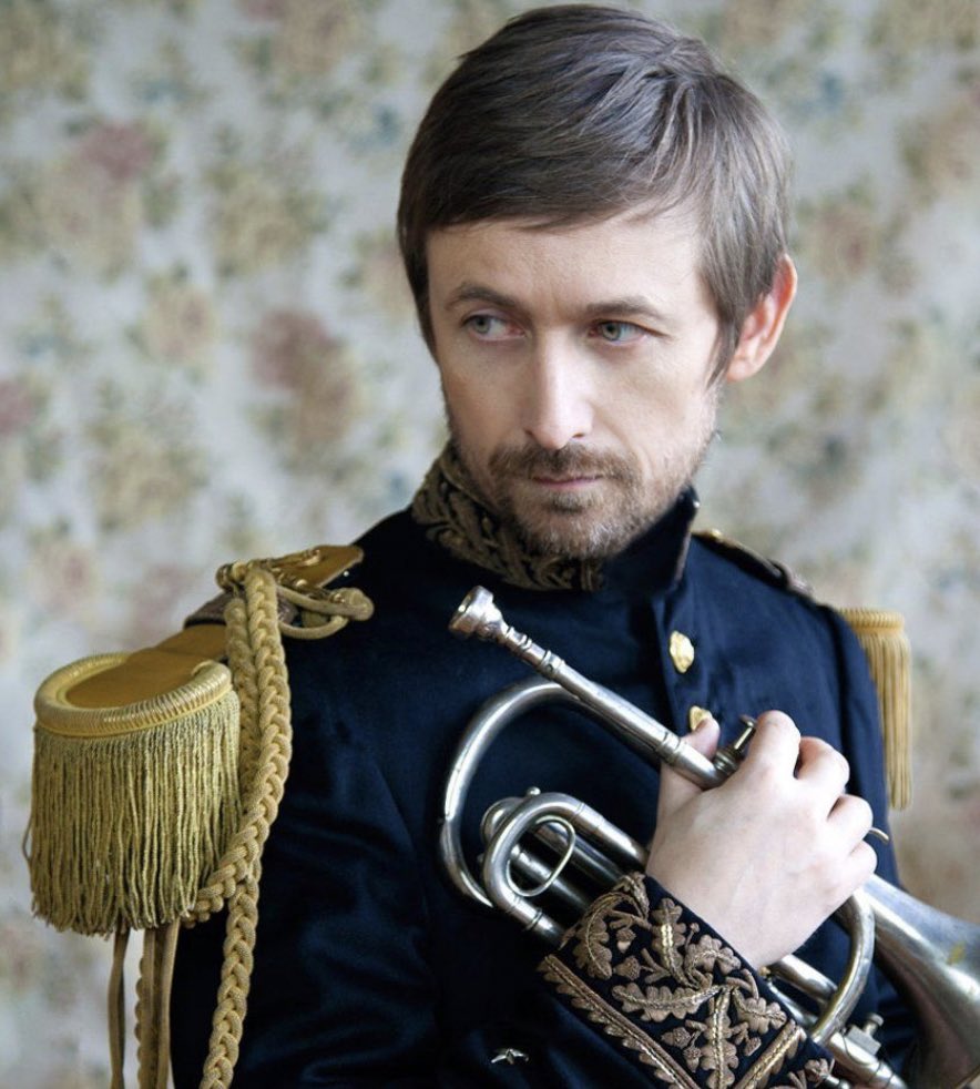 Dopplegangers: The Golden-sided Euphonia the genus name referring to the birds' pleasing song, meaning 'sweet-voiced' & Neil Hannon golden voiced creator of @divinecomedyhq. Both glorious somethings for the weekend. #birds #NeilHannon #twins