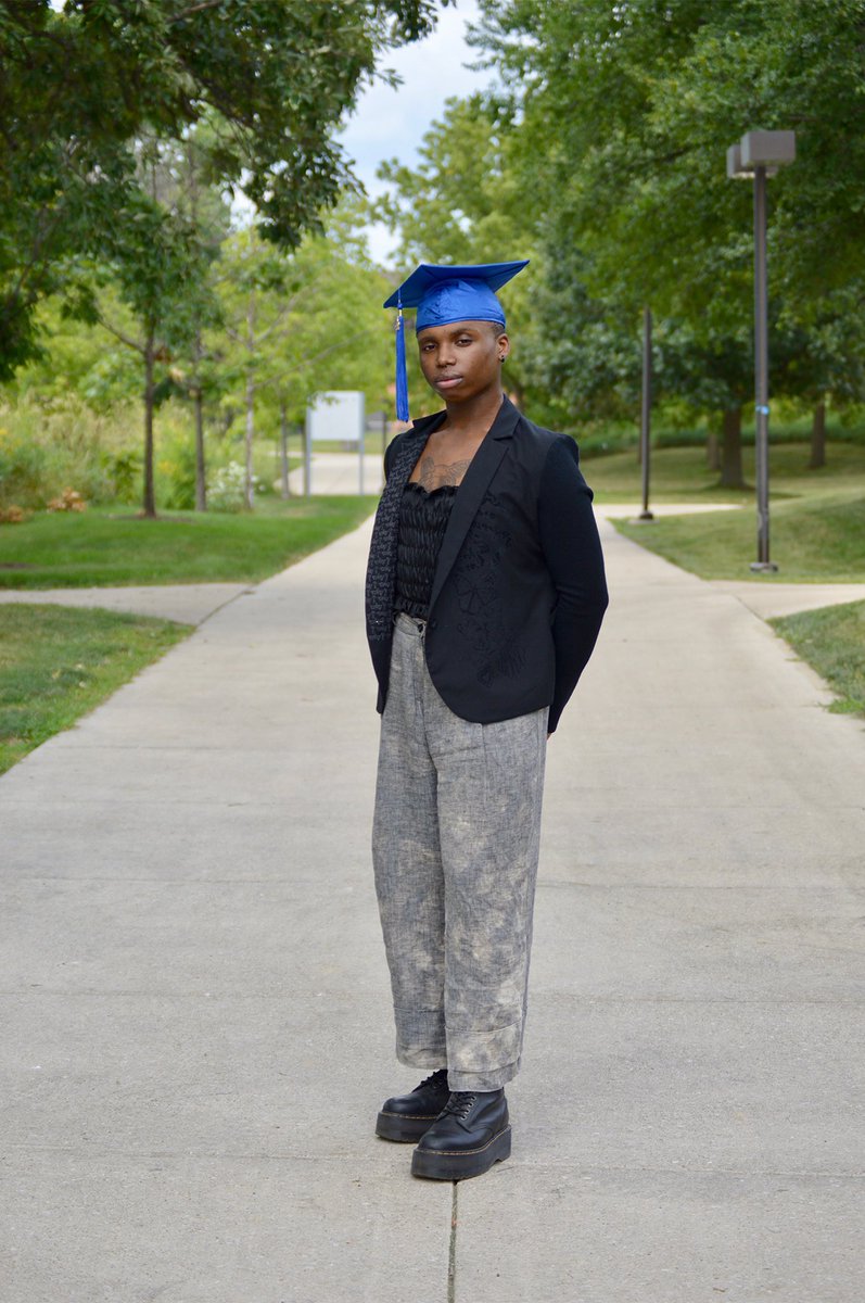 RoyaltyOnlyMed's tweet photo. Congratulations Graduate!🍾

Currently Booking Graduation Portraits 📸👨🏽‍🎓

For $75! https://t.co/qnvJV1O11A