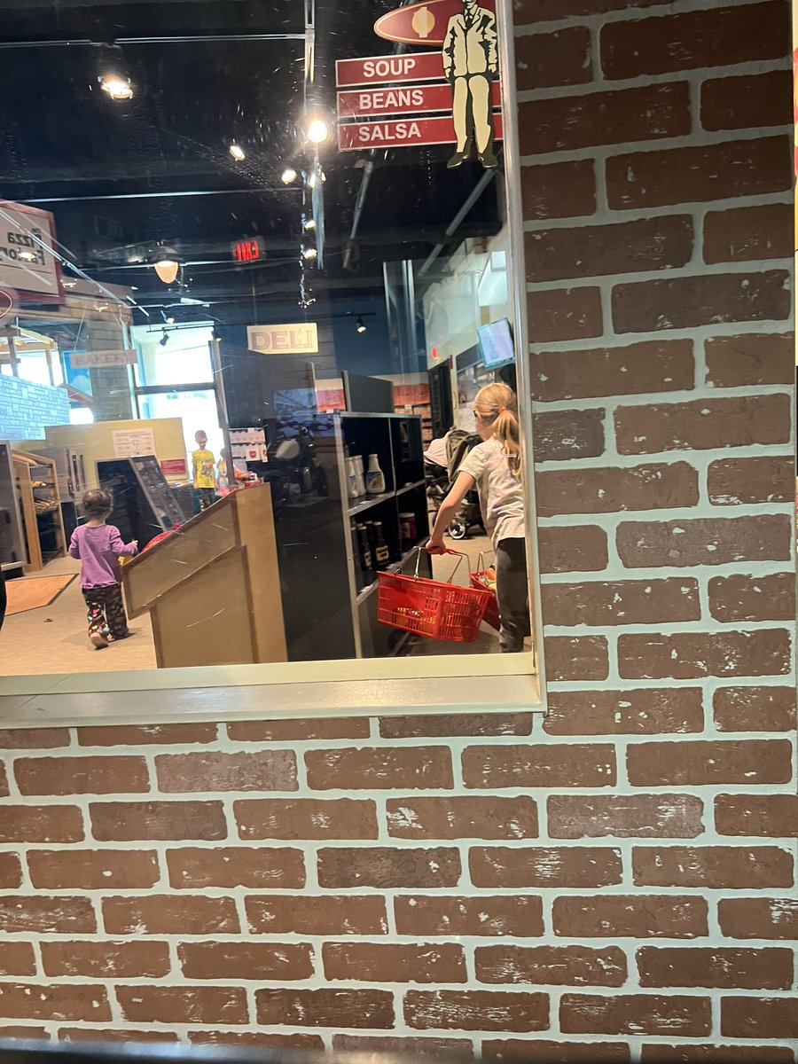 TheMomLife262's tweet photo. Family Fun at Betty Brinn  #bettybrinnmuseum #familyfuntime #builders https://t.co/9yl7pnOKVc
