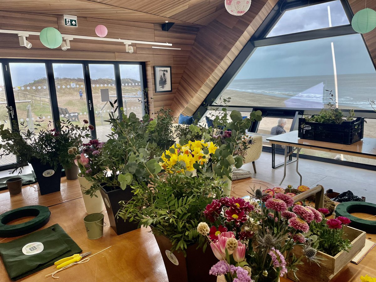 SkegnessLisa's tweet photo. Another fabulous morning at the North Sea Observatory for a Spring wreath workshop, thank you @LincolnshireCC for providing such a fabulous venue, the feedback has been amazing #NorthSeaObservatory #ChapelPoint #SpringWreath #Floristry https://t.co/Mx1sJQasDc