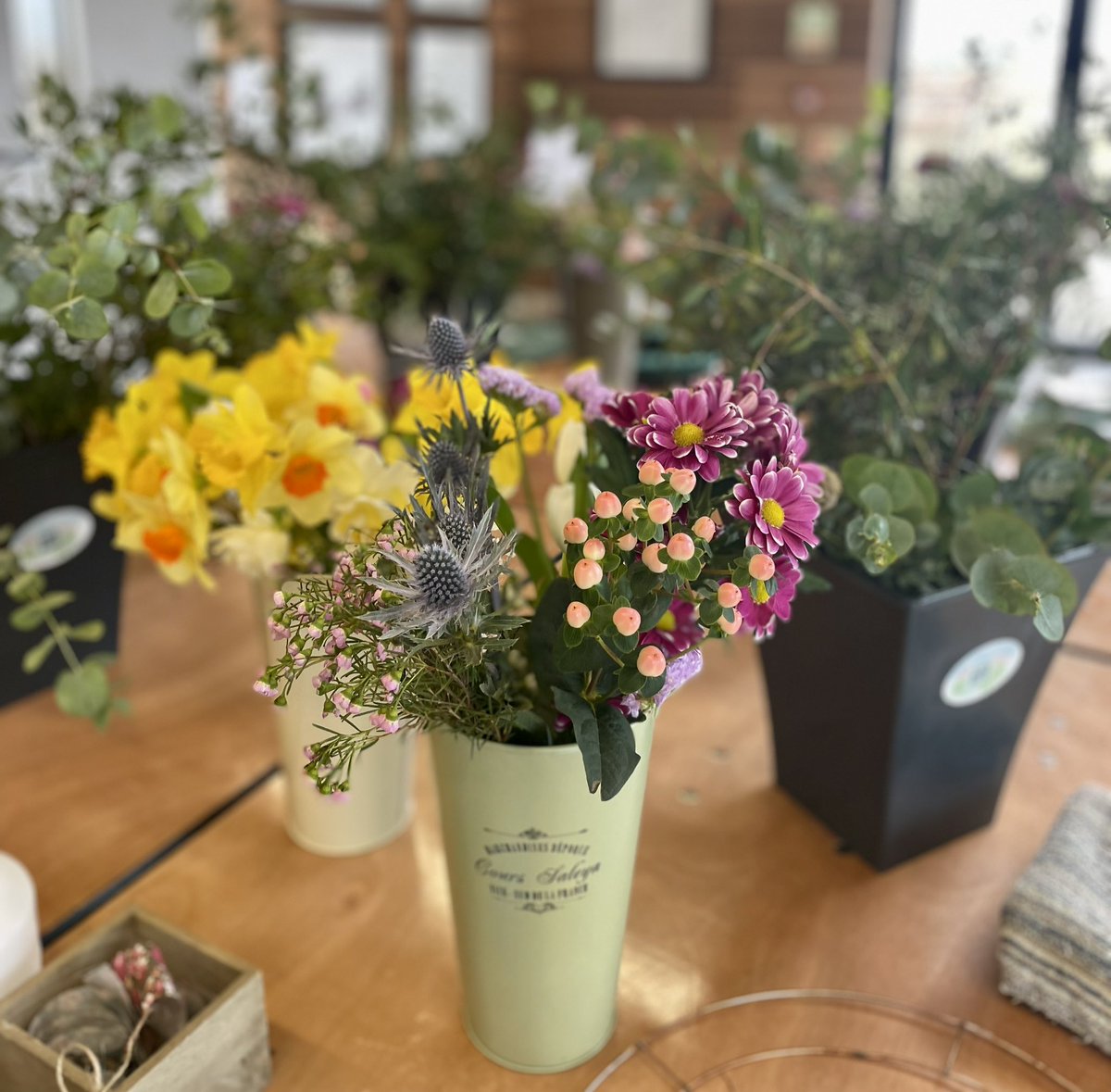 SkegnessLisa's tweet photo. Another fabulous morning at the North Sea Observatory for a Spring wreath workshop, thank you @LincolnshireCC for providing such a fabulous venue, the feedback has been amazing #NorthSeaObservatory #ChapelPoint #SpringWreath #Floristry https://t.co/Mx1sJQasDc