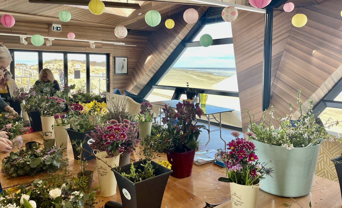 SkegnessLisa's tweet photo. Another fabulous morning at the North Sea Observatory for a Spring wreath workshop, thank you @LincolnshireCC for providing such a fabulous venue, the feedback has been amazing #NorthSeaObservatory #ChapelPoint #SpringWreath #Floristry https://t.co/Mx1sJQasDc
