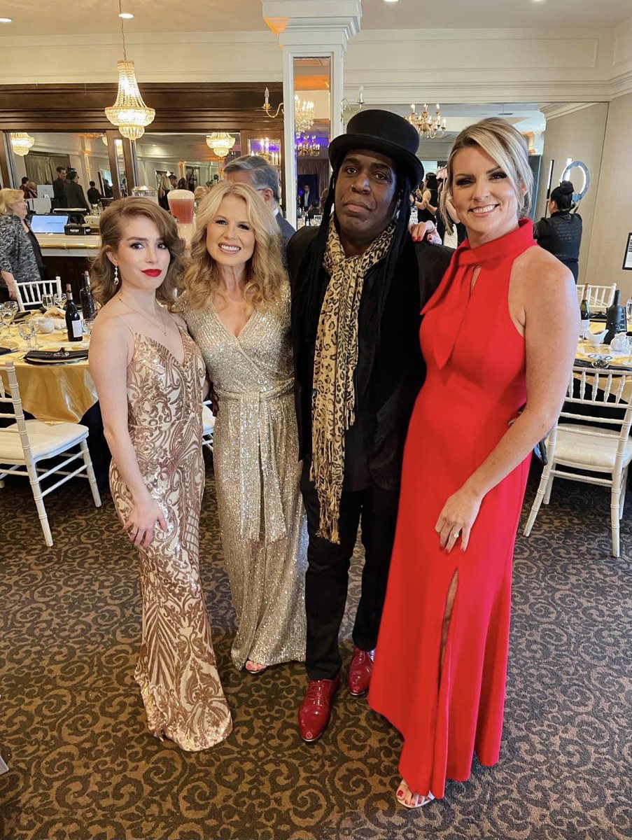 VJarboe's tweet photo. @NAWBOsac O.W.L Awards Gala!!! 

#AwardsGala #oscarstheme #golden #redcarpet #WomensHistoryMonth https://t.co/dUqbCmMHQ7