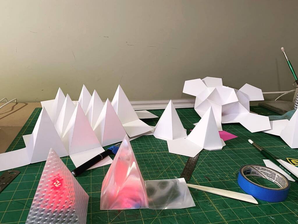 theaskaproducer's tweet photo. Saturday. Not a Caterday. YET. 
.
#cantstopwontstop #polygonalart #polygonalpaper #imanartist https://t.co/Ru2jmxvdrN https://t.co/XH0eENemN5