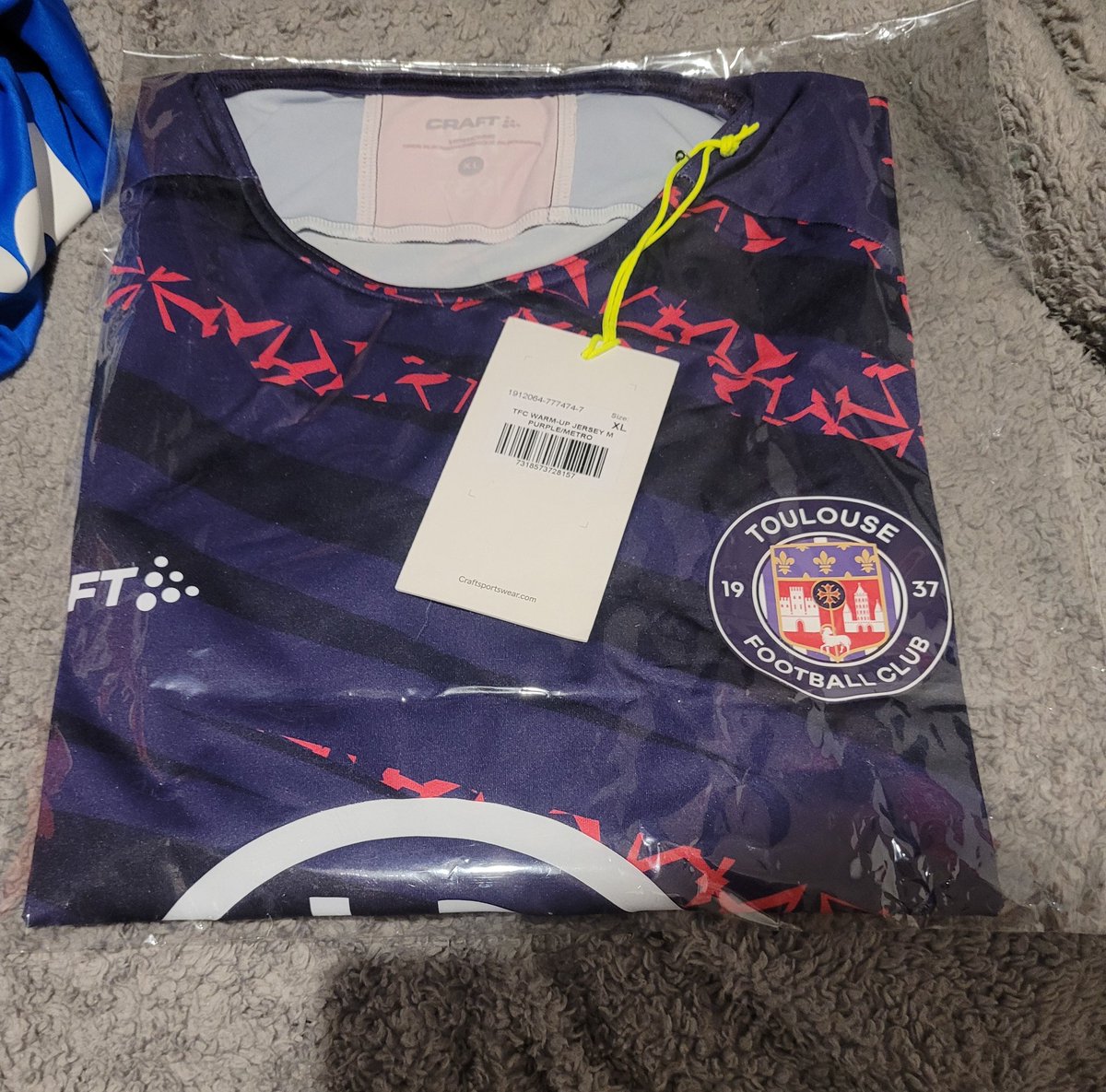 OLFC98's tweet photo. 🎁The time has come to do the giveaway for this lovely toulouse Jersey in XL or money to use on any shirt in my thread in my pinned tweet if this doesn't suit, to be in for a chance just follow, retweet and tag a friend! Winner will be drawn Monday night! 🎁 https://t.co/CBOGrGBbKp