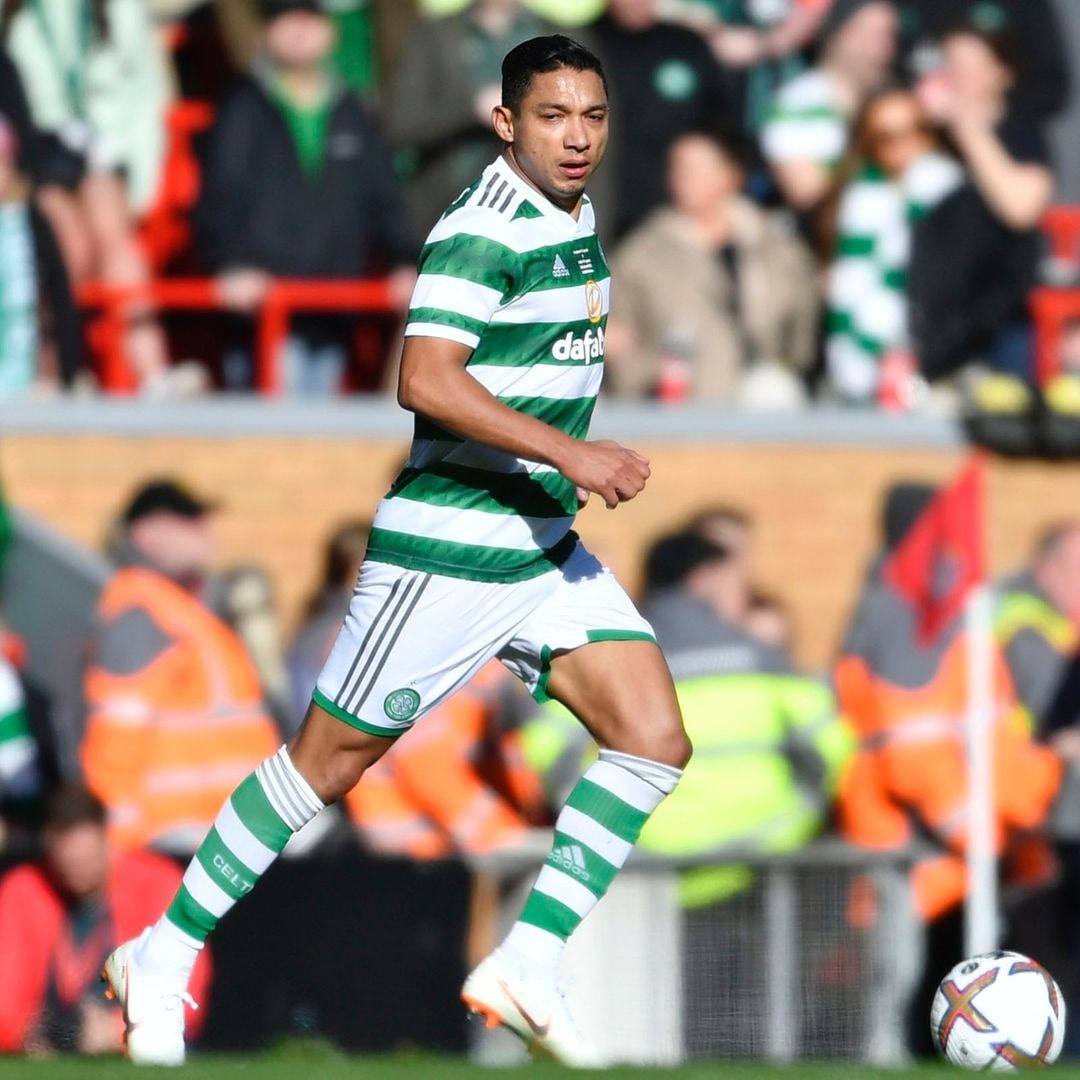 Congresoccer's tweet photo. ✨Emilio Izaguirre jugó con las leyendas del Celtic ante las leyendas del Liverpool

El hondureño fue uno de los invitados al Anfield Road para disputar un partido benéfico. 

#FBNConecta 🇭🇳 #Izaguirre 🏴󠁧󠁢󠁳󠁣󠁴󠁿 #CelticLegends https://t.co/k8WPyJpd8V