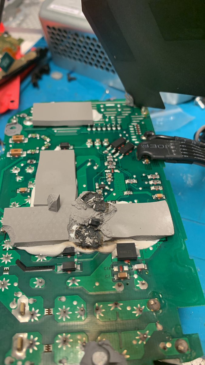 _PMDevelopments's tweet image. Xbox series X power supply go boom 💥 
#XboxSeriesX #console #repair