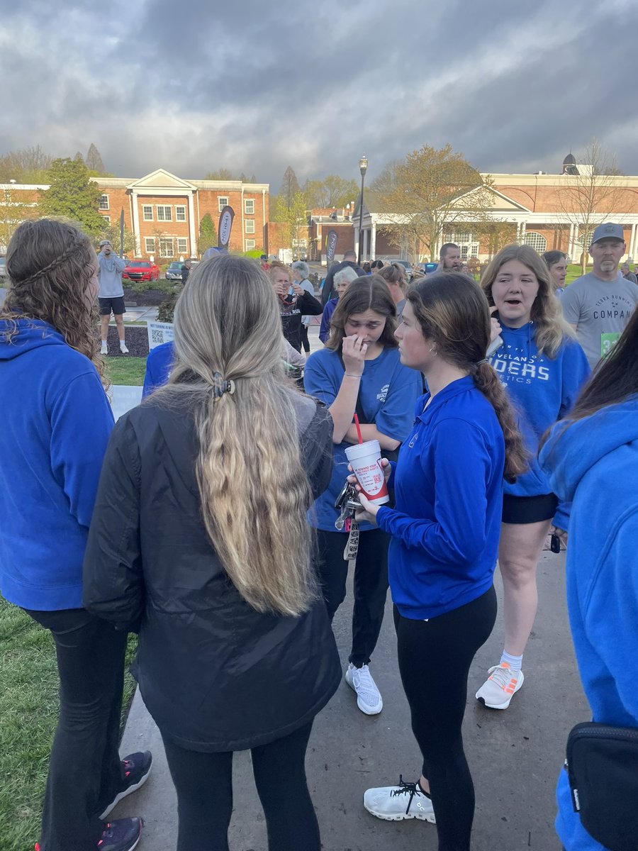 We had a great time walking for a cure this morning at the 65 Roses/Great Strides event @LeeUniversity ! 💙💛💙 CHS National Honor Society raised $1000 to donate to the Cystic Fibrosis Foundation. This is our Spring service project 🏃🏼‍♀️💪🏼🏃🏽‍♂️
