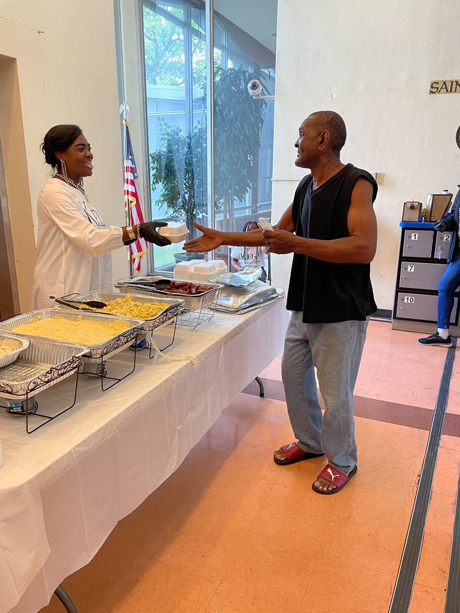 VoteDiedreKelly's tweet photo. I loved being able to serve our seniors at Guste Homes this morning. Prioritizing care for our seniors is of the utmost importance. I can't wait to continue to serve and support them in a new capacity.

#DiedrePierceKelly
#votediedrepiercekelly
#CriminalJustice
#McD35
#Dillard https://t.co/ewT1ZQ8XtJ