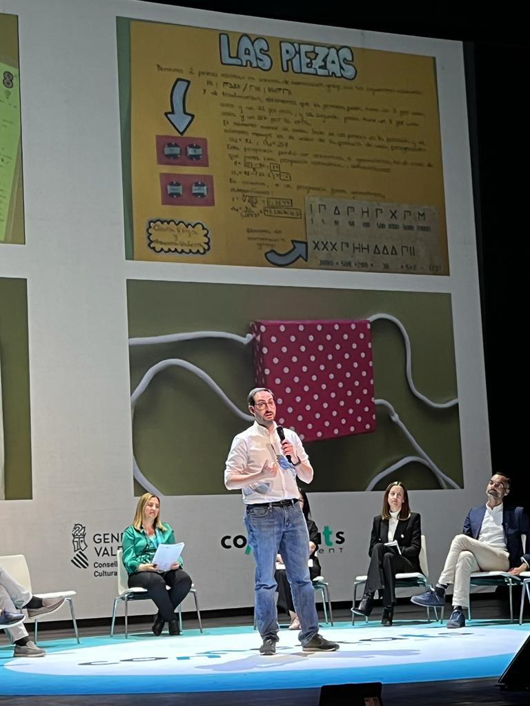 Connectats_gva's tweet photo. Javier Vargas, professor de física i química de l' IES Playa San Juan d' Alacant treballa el mètode científic  a través del descobriment per inveatigació guiada. Ens ho explica a #CICONNECTATS2023 https://t.co/bsXDmxwxv2