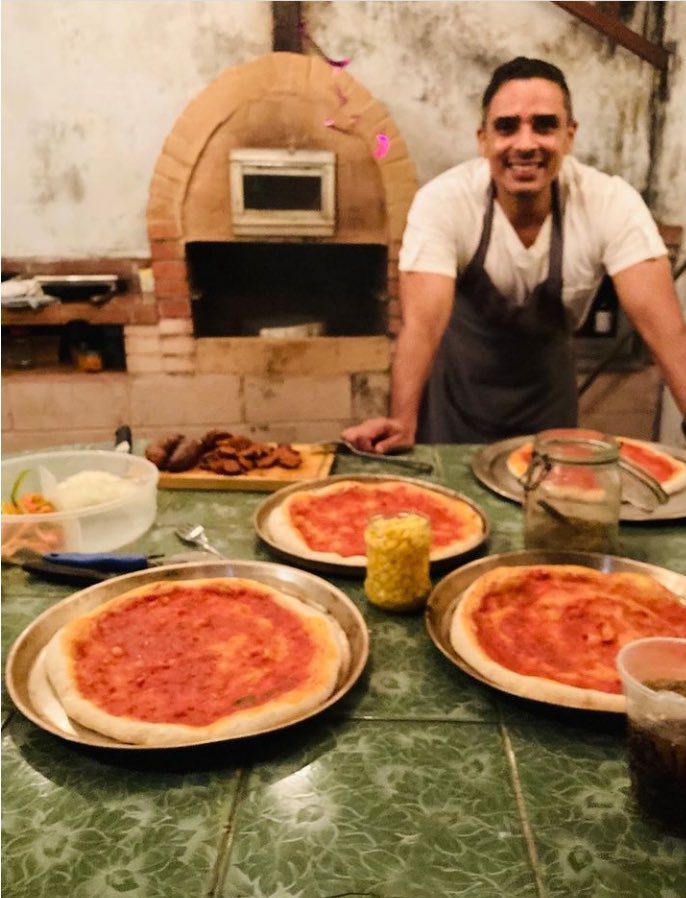 LeninHotelier's tweet photo. Un día normal en el patio pizza !!! https://t.co/qzuhgW6WBA