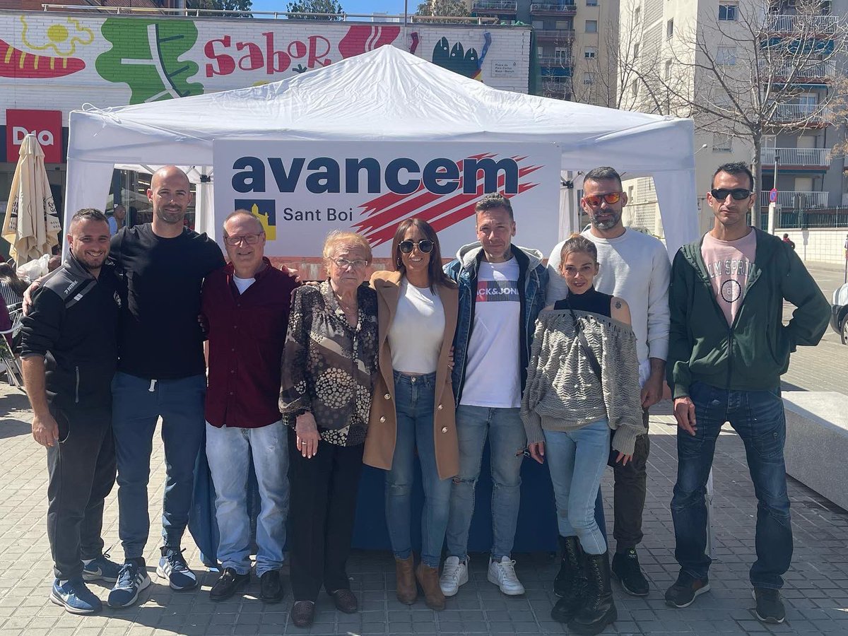 avancem_sb's tweet photo. ➡️ Aquest matí hem estat a peu de carrer amb diferents veïns i veïnes davant del Mercat de Ciutat Coopertiva.

🗣️Hem parlat de què els preocupa, què necessita la ciutat i quins
reptes té #SantBoi en els propers anys.

#carpainformativa #escoltem #parlem #millorem_sb #avancem_sb https://t.co/Sy83Lj2yxX