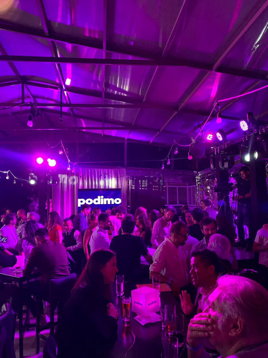 lanoficcion's tweet photo. Anoche estuvimos de fiesta en México por cuenta de @PodimoLatam🤘🎙💥 y fue muy emocionante encontrarnos con tantos colegas y amigos. 

¡Gracias Podimo! Han sido asombrosos estos dos años trabajando juntos❤️‍🔥. https://t.co/b8liwU6Vto