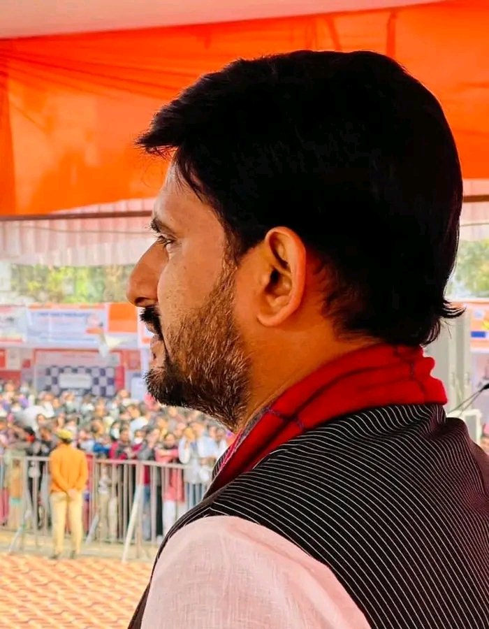 singhtechnolog1's tweet photo. दर्द की भी अपनी एक अदा है
वह भी सहने वालों पर ही फिदा है
@NeerajSinghSays @idharampalsingh @narendramodi @AmitShah @blsanthosh @myogiadityanath @PMOIndia @Bhupendraupbjp https://t.co/JDIEoGJipW