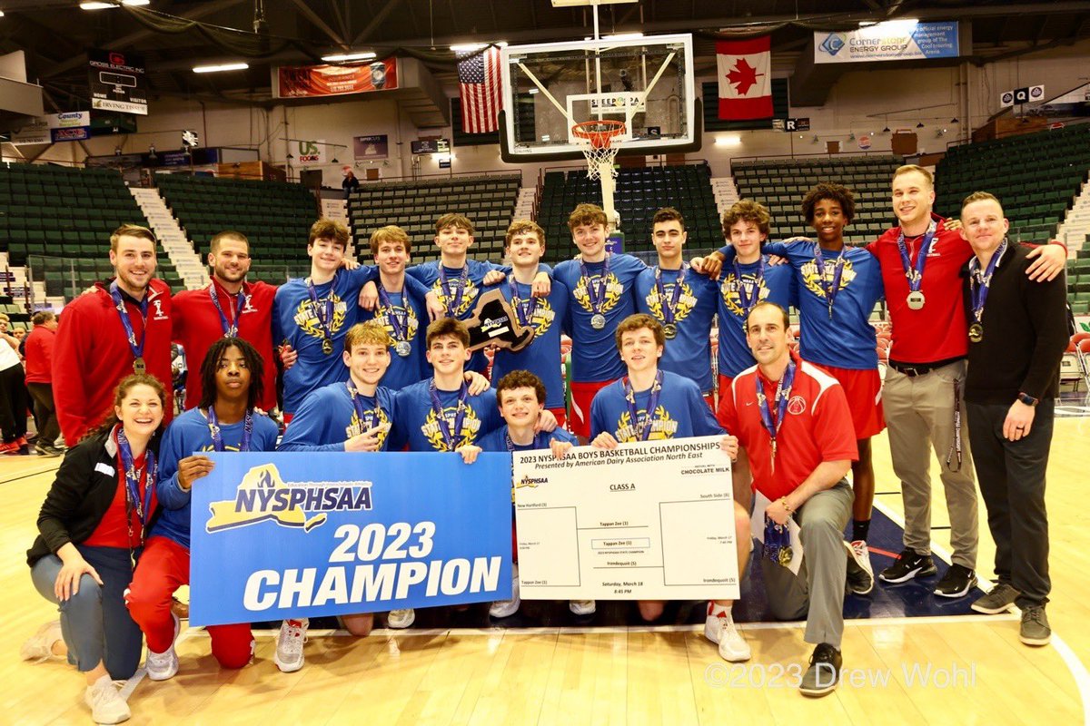 berrigan_jim's tweet photo. High character group of hard working boys
+
High character group of hard working coaches
+
1 great trainer
= 
Historic Hoops Season

Thank you TZ Hoops supporters! https://t.co/KtPxpYT2yA