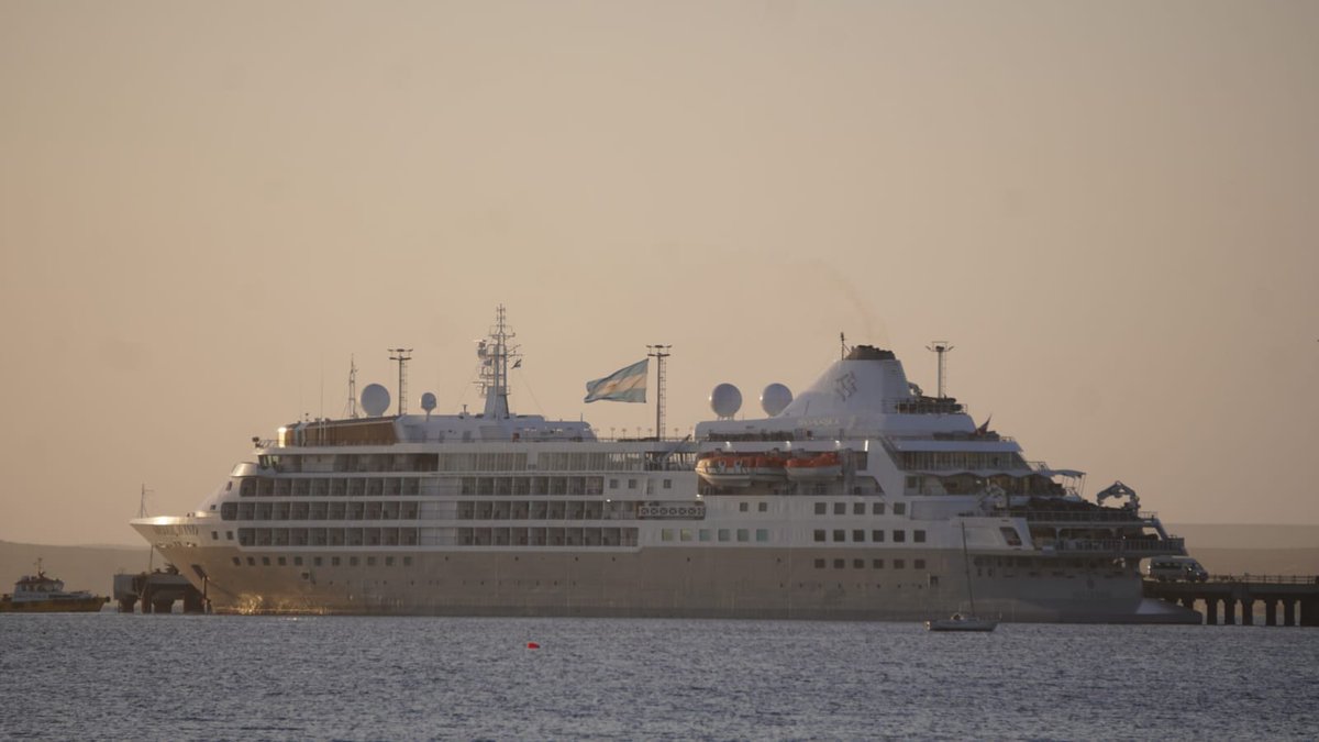 jorgeylaradio's tweet photo. #PlanetaMadryn #Cruceros #ParteFinal

Amarró sobre la margen norte del Muelle Comandante Luis Piedra Buena, el buque de pasajeros Silver Wind, de 156 metros de eslora y bandera de Bahamas. https://t.co/it5qwI8Ucb
