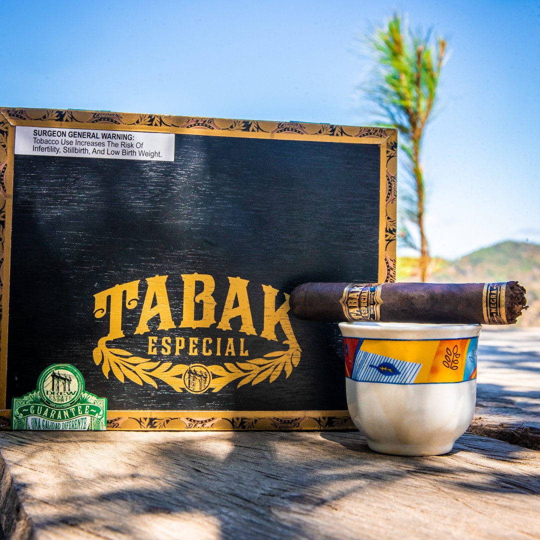 drewestatecigar's tweet photo. Relax this weekend with the smooth, rich and earthy Tabak Especial Negra. #de4l #tabakmonth https://t.co/Um8qOJkZ7P