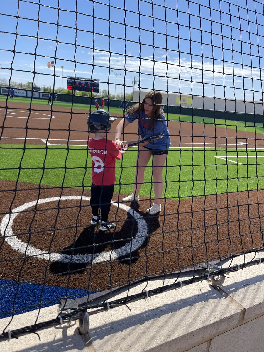 MissHollyKnott's tweet photo. Baseball Game with Midway Softball! So proud of Keller!  He had so much fun!  And so did Heidi obviously 🤪 
#kelleremersonknott #heidimadelynknott https://t.co/tsBHWXsiPV