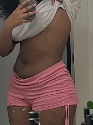 niccoyat's tweet photo. 5’0 &amp; 150 in both these photos 😁 that scale number does not matter ! https://t.co/0bCWf9OI7P
