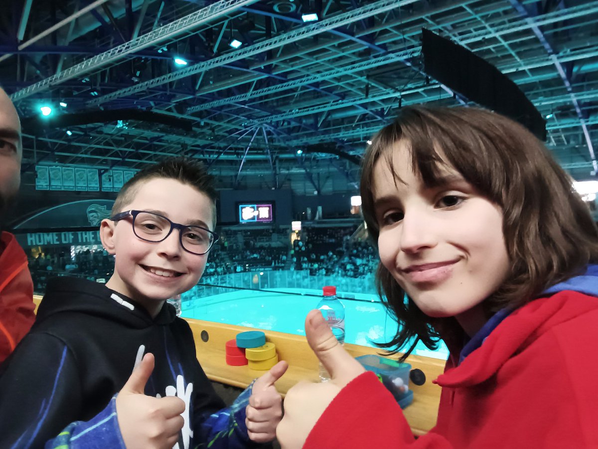 msurginor's tweet photo. #giantselfie @BelfastGiants https://t.co/6qVG61uVLR