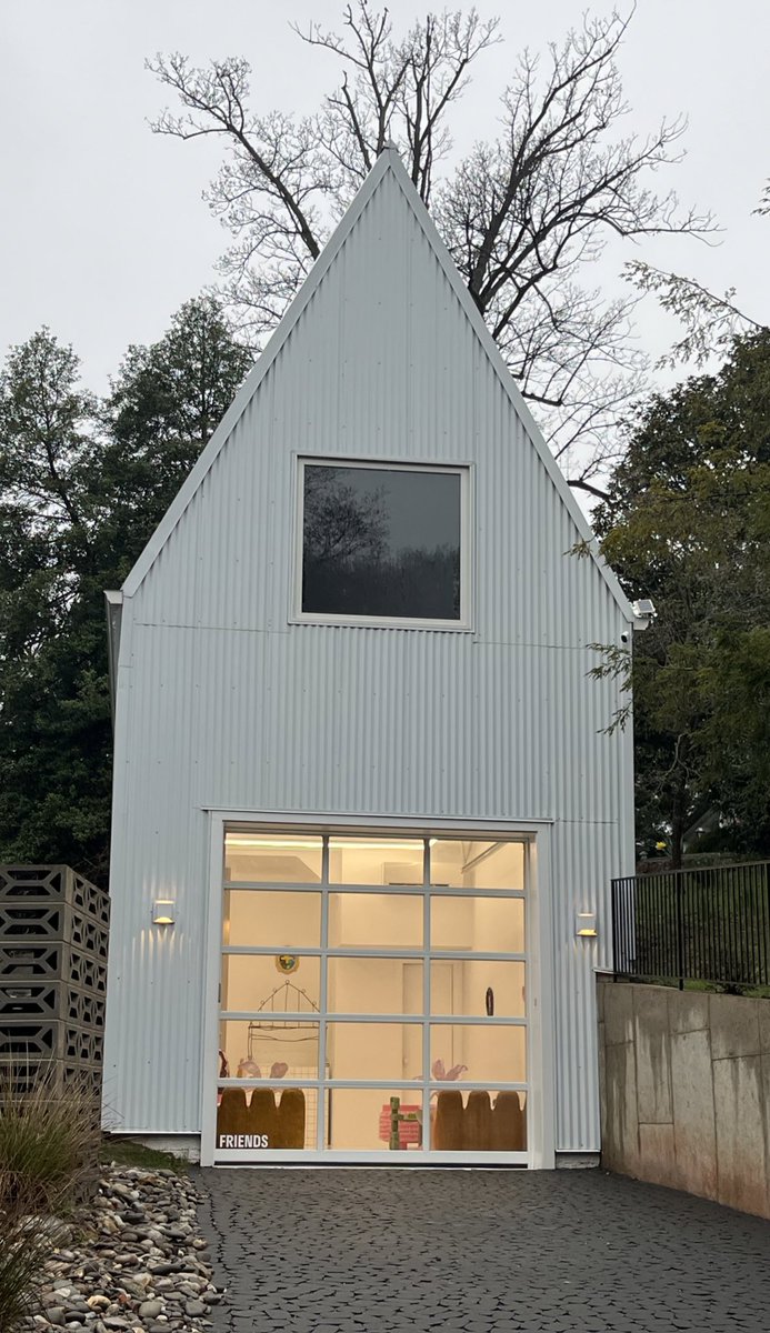 dianholton's tweet photo. Exhibit closing today: Benedition at Friends Art Space. Housed in a garage turned gallery with a steeple roof, the owner curated an exhibit evocative of a church.
🎨Anna Aagaard Jensen, Bailey Scieszka, Carl Durkow, Duyi Han, Lane Walkup, Malcolm Majer, Polina Miliou &amp; Trey Jones https://t.co/bU7THmgnuw