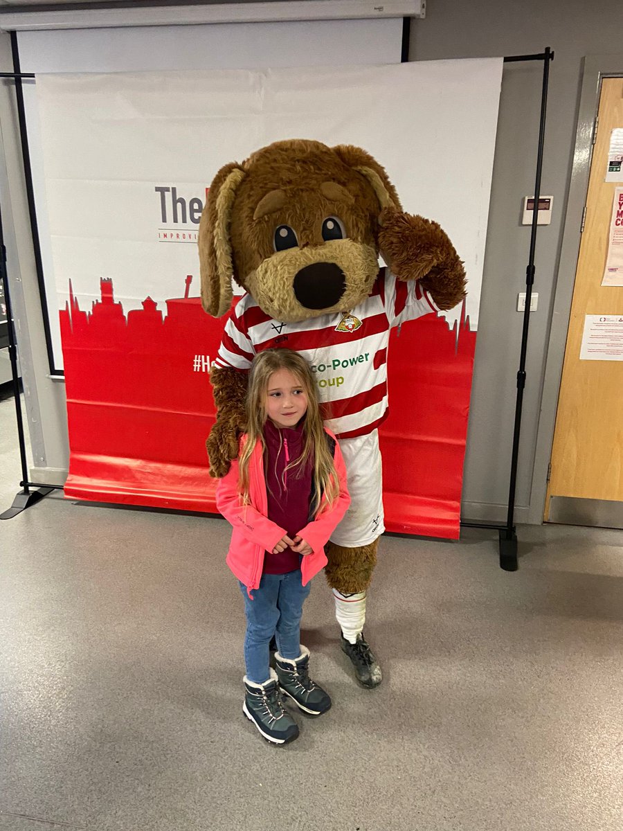 LeeQuinnHill's tweet photo. Thank you @NicMoran80 for the invite today @drfc_official
Great day seeing 3 of our children take part in the Junior Takeover @ClubDFoundation
Congratulations to you and your team on a brilliant event for all the partner schools and children (despite the results 🤦).
#TeamHJS https://t.co/8Z3qN2TmZt