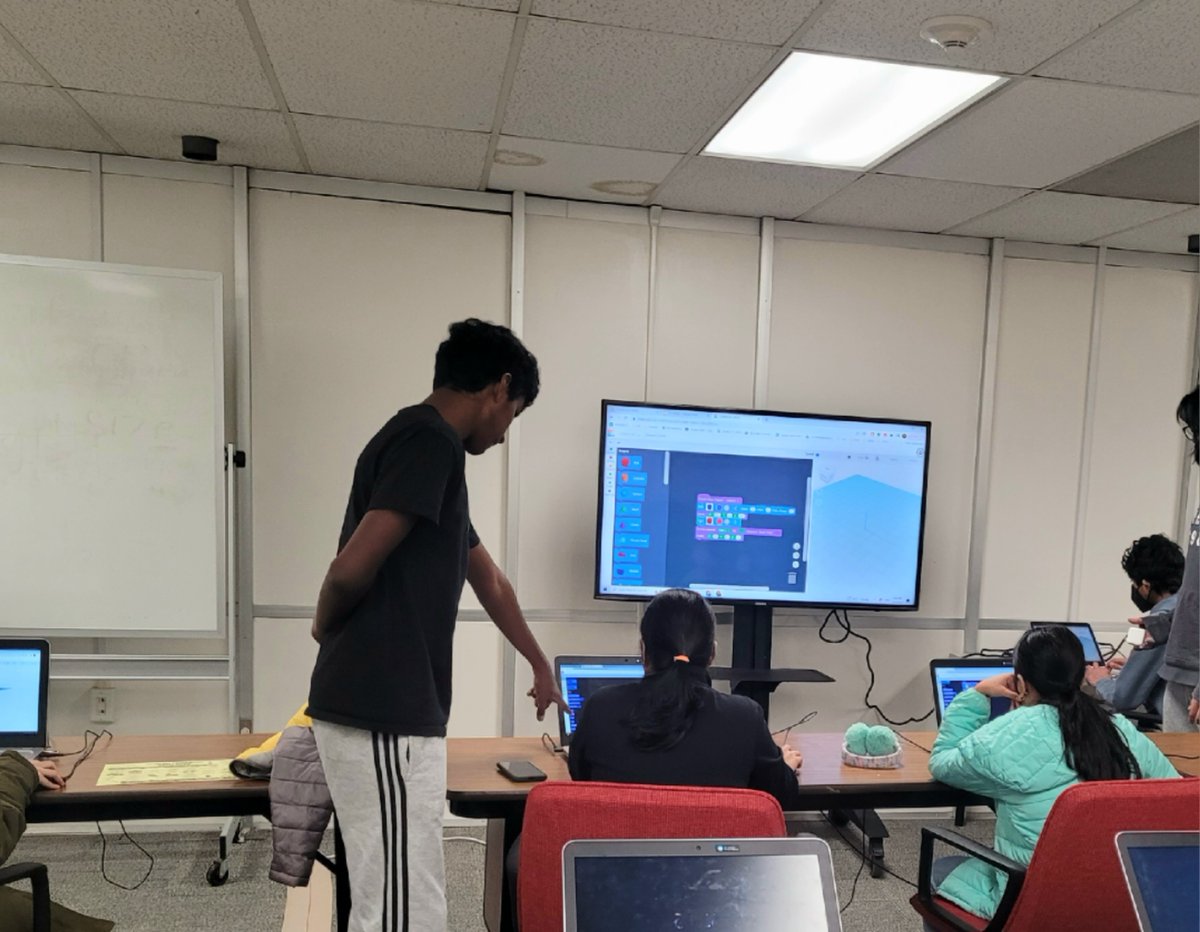 3D Design workshop today at @WoodbridgeLib!! 🚀 Learn how to code in Scratch and bring your ideas to life in 3D and take your skills to the next level. #3DDesign #Workshop #LibraryPrograms @njmakersday @njstempathways #3DDesign @rrout_