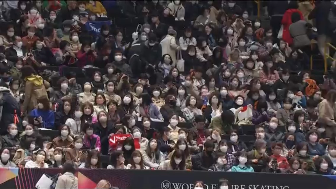RTyolajarvi's tweet photo. Niin kaunis laji, #FigureSkating2023 MM-kisat Japanissa. ⛸️
Ja kas, täydessä katsomossa lähes kaikilla maski. 😷
Paljon #FFP2 suojaimia.
Japanilaiset haluavat pysyä terveenä kun XBB-subvariantti mellastaa maailmalla jälkitauteineen, ja tartuttaa monet toisen tai kolmannen kerran. https://t.co/1OYDnCoI6g