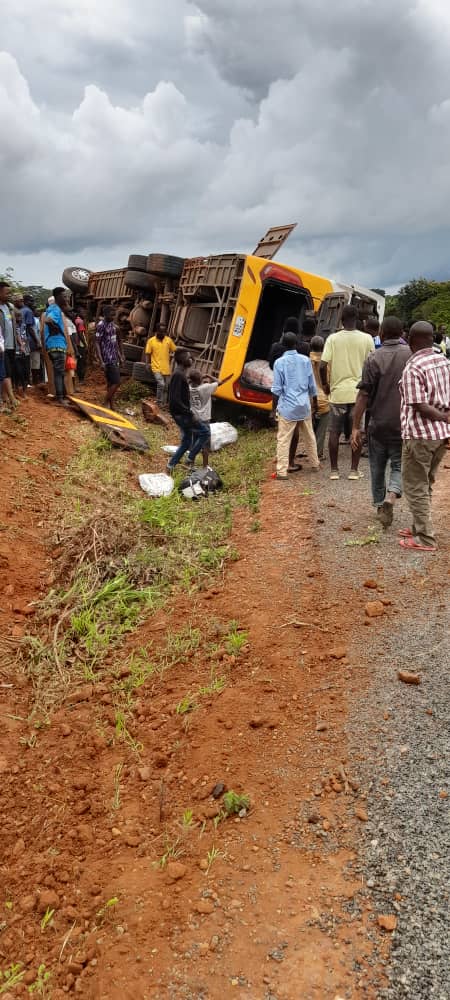 QuantumBuses's tweet photo. #UPDATE ⚠️
BARAKA CLASSIC Higer yapata ajali wilayani Newala..😢
Poleni wahanga wa ajali hii.... ingawa hatujapata taarifa kamili juu ya chanzo Cha ajali za majeruhi. https://t.co/YxofBmy9Gz