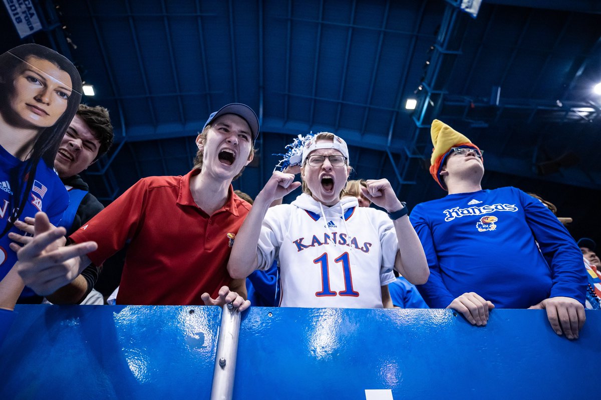 KUWBball's tweet photo. Arrive Early Tomorrow! 

FREE tickets for the first 250 KU students to Allen Fieldhouse on Sunday and the first 50 students through the gates will also take home a Kansas backpack!

#RockChalk https://t.co/f3a2vvDi3T