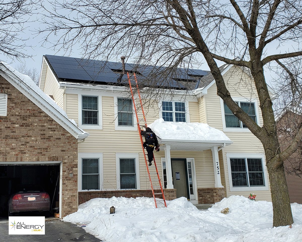 allenergysolar's tweet photo. This #Solar #InstallOfTheWeek was installed under frigid temperatures in Oakdale, Minnesota. The 24 panels here represent almost 9 kilowatts, and will produce 8,182 kilowatt hours of energy yearly! Find out if solar could keep your home humming:  https://t.co/O9YMn860Ax https://t.co/FCm0OOlnZG
