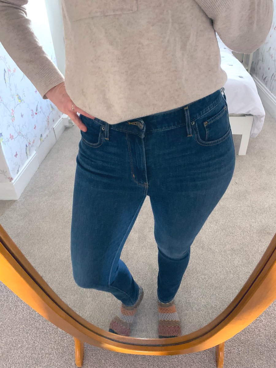 As new Levi jeans picked up in the charity shop for £8 and they fit PERFECTLY 🤩
#winningatlife #thrifty #shopsecondhand