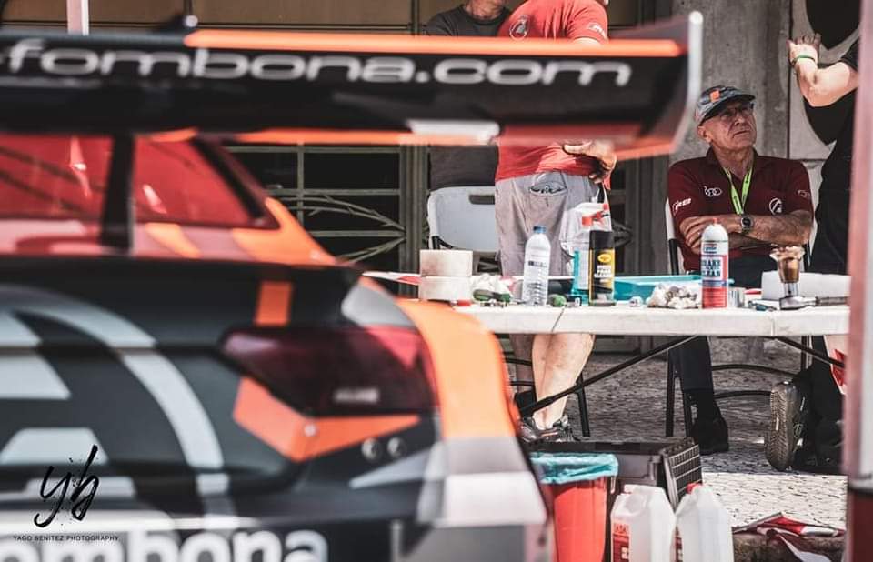 HillClimbLocura's tweet photo. La leyenda de la Montaña LÓPEZ FOMBONA se encuentra bien y en observación médica por precaución tras un duro golpe hoy en la zona rápida de la SUBIDA A AlA. Su AUDI RS5 DTM le evito posibles lesiones gracias a su estructura y chasis de alta competición. #HillClimb📸: Yago Benitez https://t.co/AIgu5zlqE7
