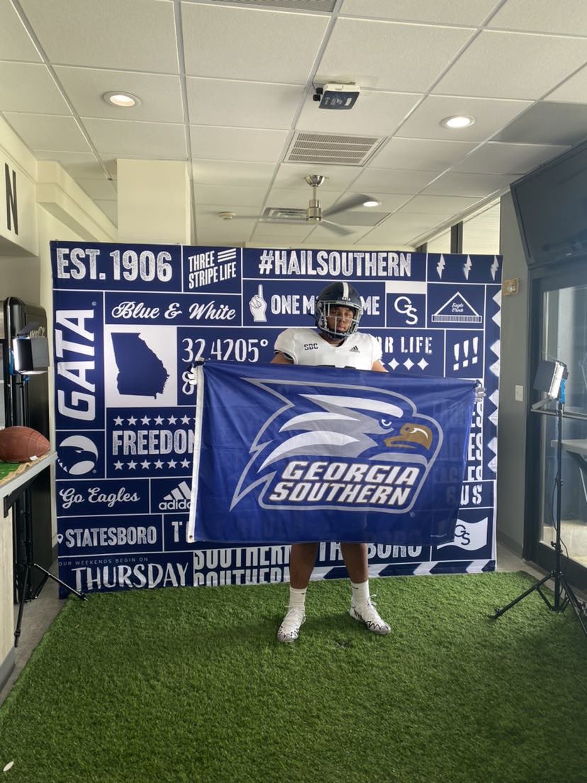 ajwalthour78's tweet photo. Great time @GSAthletics_FB for the First Spring practice!! Can’t wait for a camp series there!!!
@CoachThurmond87 @Bradwell_FB @shonb82 @CoachWagBI @Coach_Oxendine @CoachKingBI @coachCBrown58 @RecruitGeorgia @GAVarsityRivals https://t.co/rOGl4brC32