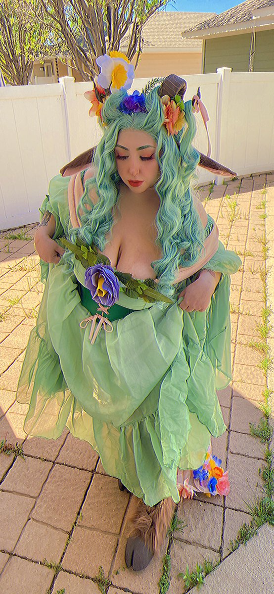pandulcemom's tweet photo. “I realize I'm not as good at lying as I thought. Which is weird because I do it all the time.”

It feels nice to dress up again. 🦌🌸🌼

#fearnecalloway #criticalrolecosplay #critters https://t.co/1x56UUL4L5