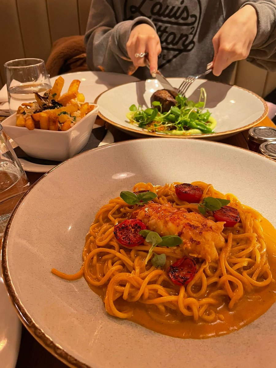 MahuguCyrus's tweet photo. This is really the best lobster pasta in London in my opinion!!😍😍 https://t.co/o7I2IhlrH5