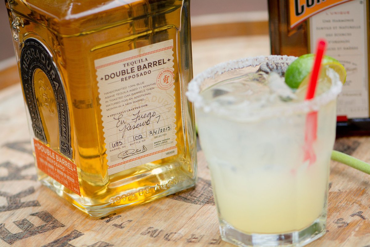 enfuegojon's tweet image. Happy Hour! 💯#EnFuego 🍻🎉🙌🍸