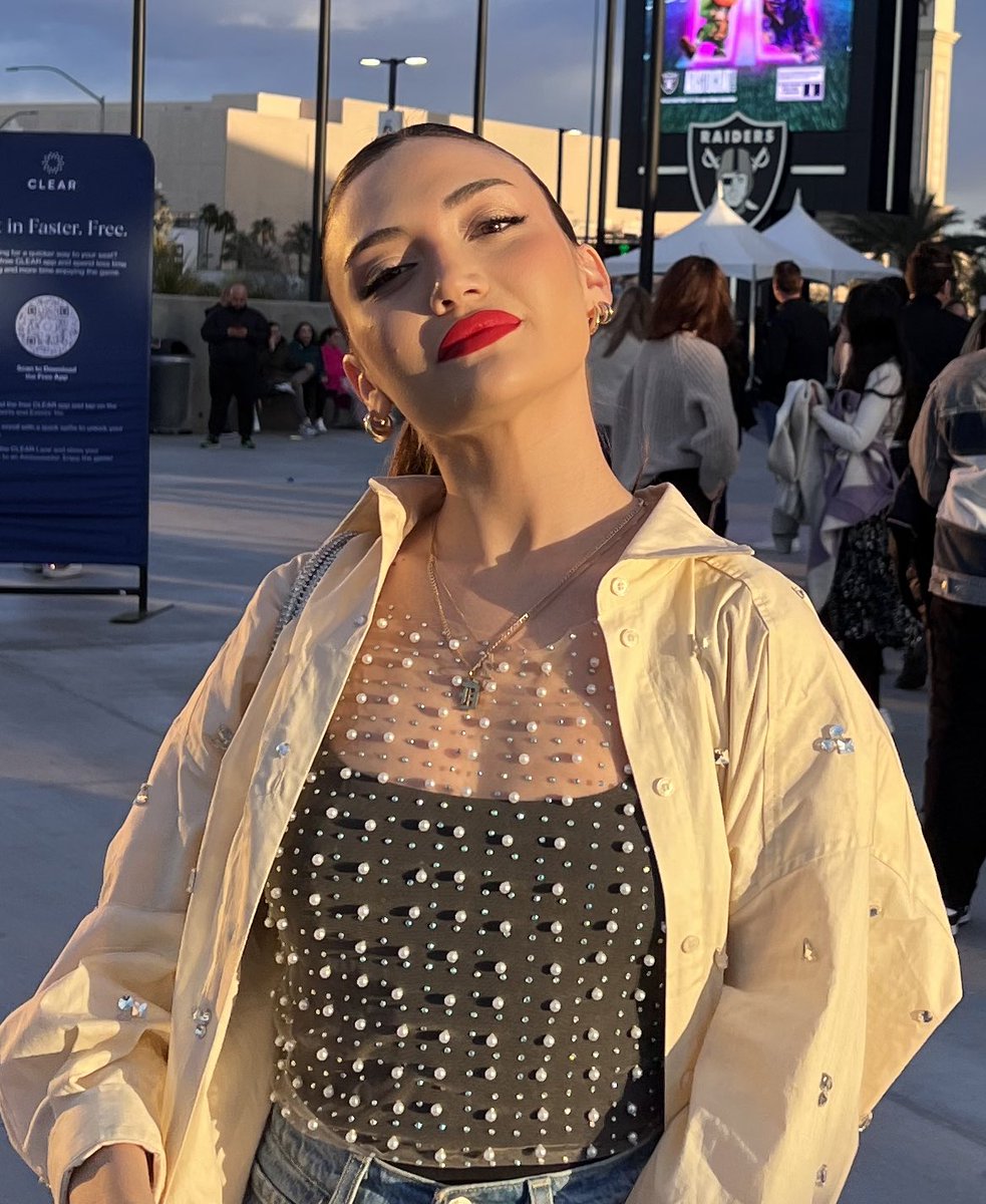 Daniela Nieves (@_danielanieves) on Twitter photo 