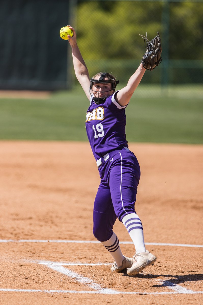 CruSoftball's tweet photo. 🧹🧹🧹

UMHB sweeps ETBU for the first time in program history 😤

#gocru https://t.co/MJm6QVbZ5l