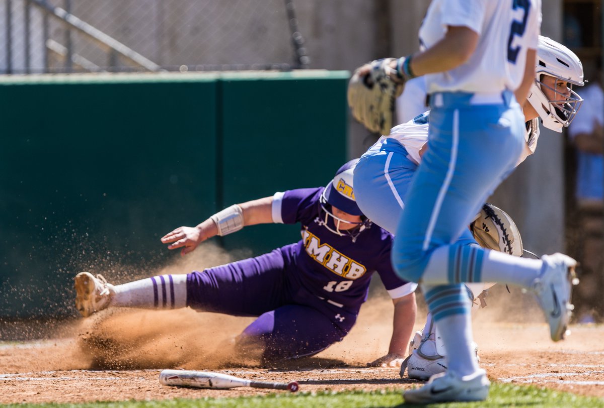 CruSoftball's tweet photo. 🧹🧹🧹

UMHB sweeps ETBU for the first time in program history 😤

#gocru https://t.co/MJm6QVbZ5l