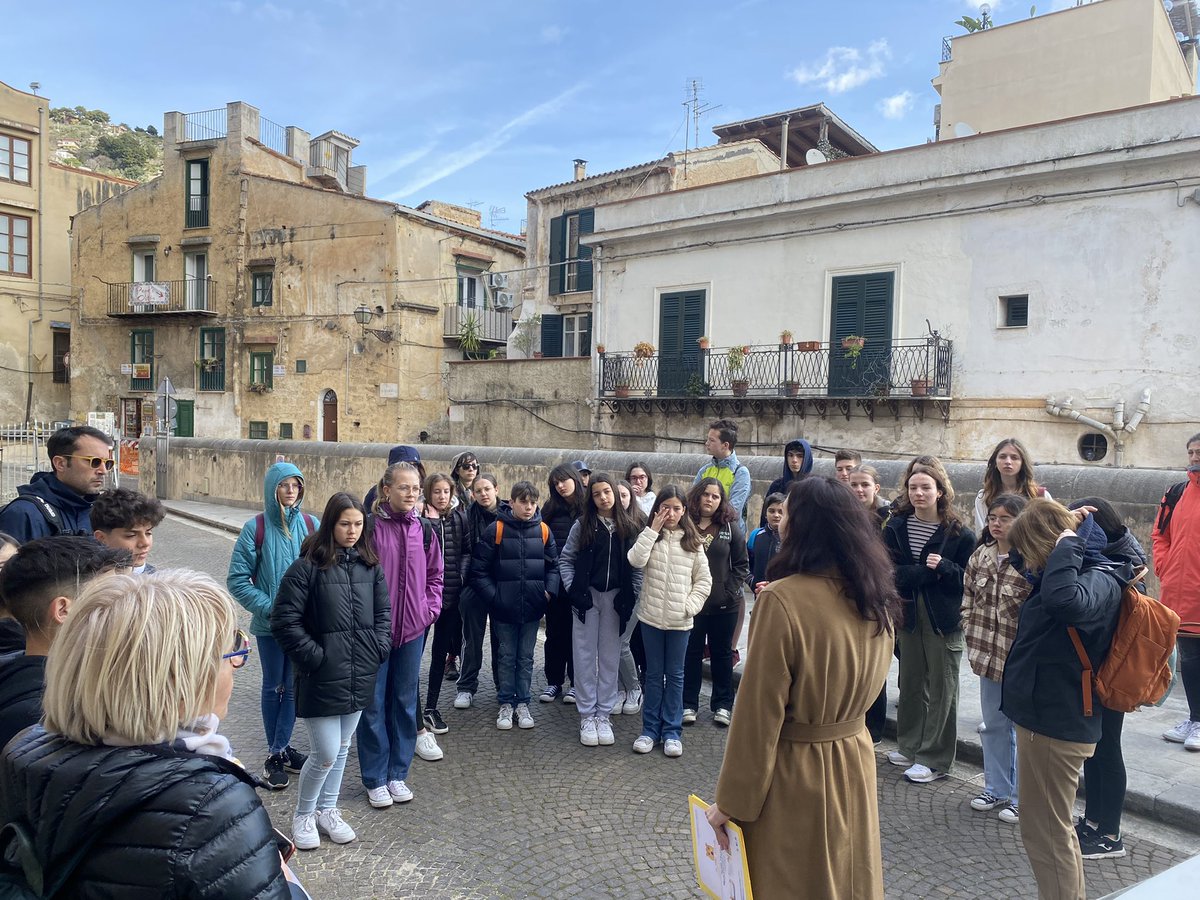 ColegioMSiurot's tweet photo. 4️⃣#Day 🇮🇹❤️ #GreenFriends #ErasmusPlusProject🇪🇺

➡️En nuestra 4ª #jornada en #Sicilia 

➡️ Conocemos el municipio de #Monreale 🚌🎒 

👉🏼 #Visita guiada en la #Catedral 
👉🏼Realización de #taller #creativo 😉

➡️ Y disfrutamos de la #playa en #Mondello 🏖 

#SomosSiurot
@sepiegob https://t.co/5DfPyYsmvf