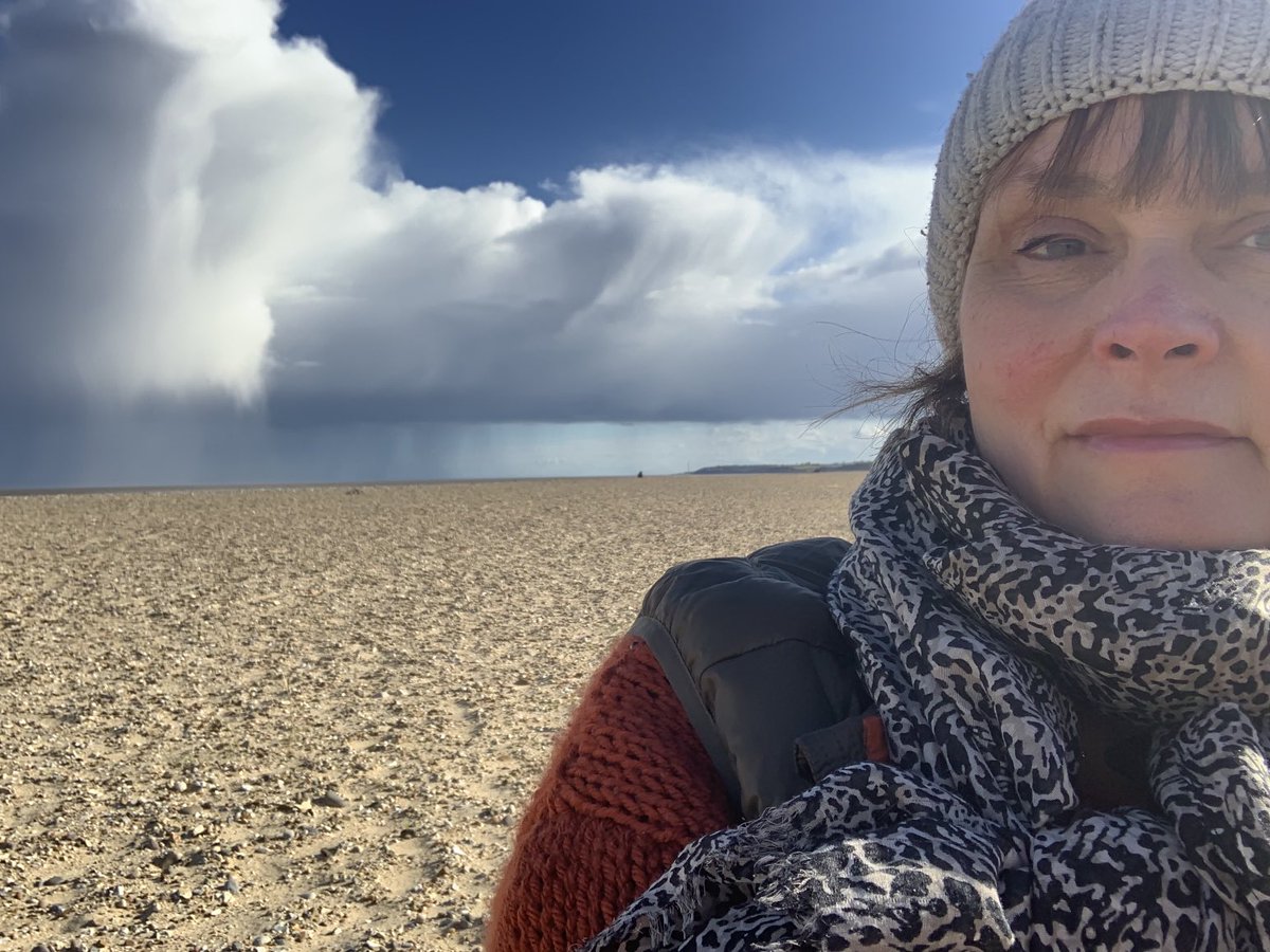 Treutle1's tweet photo. Vast clouds out at sea today at beautiful Gorleston. https://t.co/sbQt3bHP8p