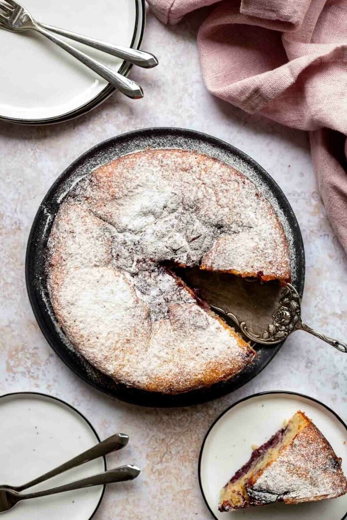ElleRepublic's tweet photo. Einfacher Joghurtkuchen mit Marmelade https://t.co/bU9D2WKqbQ