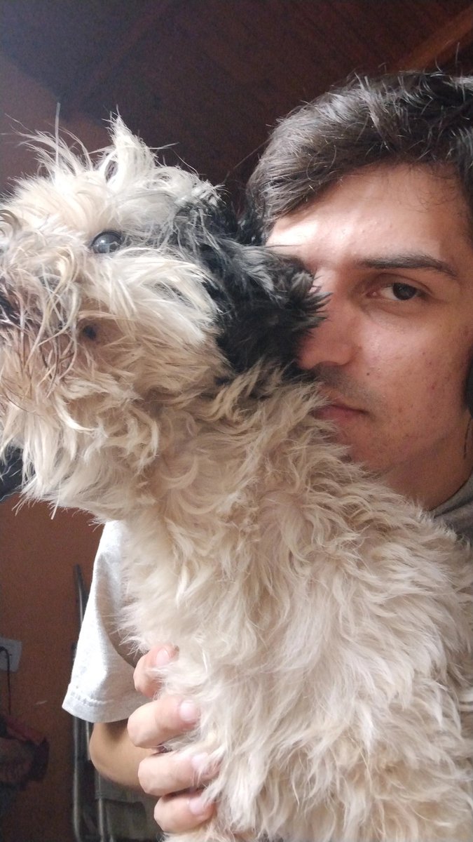 vYurita's tweet photo. 🔔 COMISIONES ABIERTAS

Lo pensé mucho y mis amigos me dieron el incentivo como para hacerlo, Tengo a mi perrito que viene sufriendo de sus tumores y la operación está demasiado cara, no puedo esperar a que se agrave más por el simple hecho de que ya está viejito y sería un riesgo que no quiero tomar al descuidarlo
(paso de adjuntar fotos del tumor porque no quiero censura y si son morbosos tengo MD abierto)

Claramente no soy el mejor en lo 3D, pero me encantaría poder aportar lo que se pueda para la operación. No tengo una carta con los precios o así pero cualquier cosa me preguntan por privado, les dejo unas fotos de Bunbu y otras de que es lo que hago en 3D, desde cuartos isométricos hasta interiores <3

PD: Tengo más que hice pero no puedo adjuntarlas porque aún el cliente no me deja :(

Gracias por su tiempo y si no pueden aportar de esta manera, un RT me ayuda muchísimo🥰