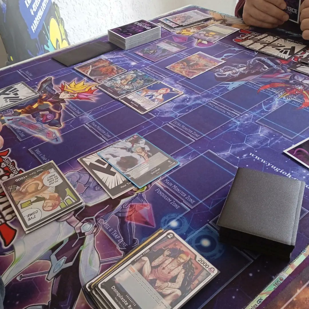 Hier ein paar Eindrücke vom Wochenende.
Gestern hatten wir den wöchentlichen Commandertreff und ein paar random Runden Digimon. Und heute wurde One Piece gezockt.
Es hat allen sehr viel Spaß gemacht 
Wir wünschen euch allen einen schönen Abend und einen gemütlichen Sonntag.